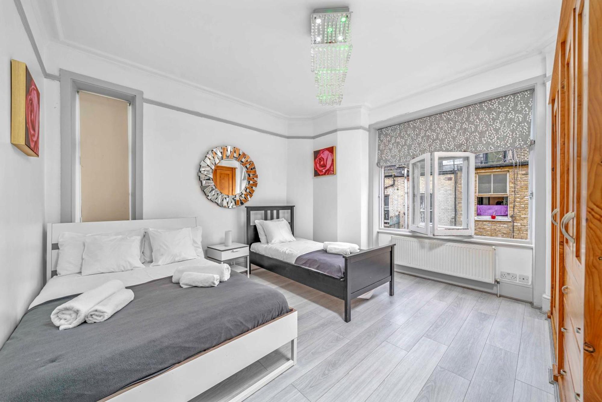 Brilliant 6 Bed Flat In Apartamento