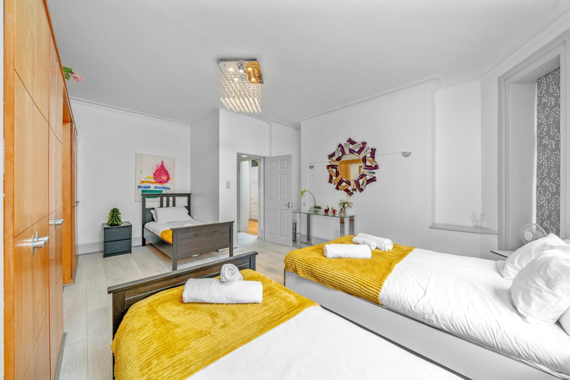 Brilliant 6 Bed Flat In Apartamento *