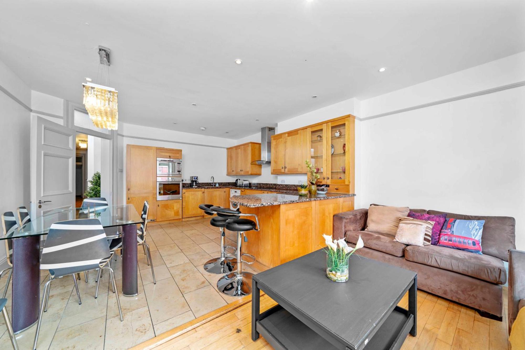 Brilliant 6 Bed Flat In Apartamento Londres